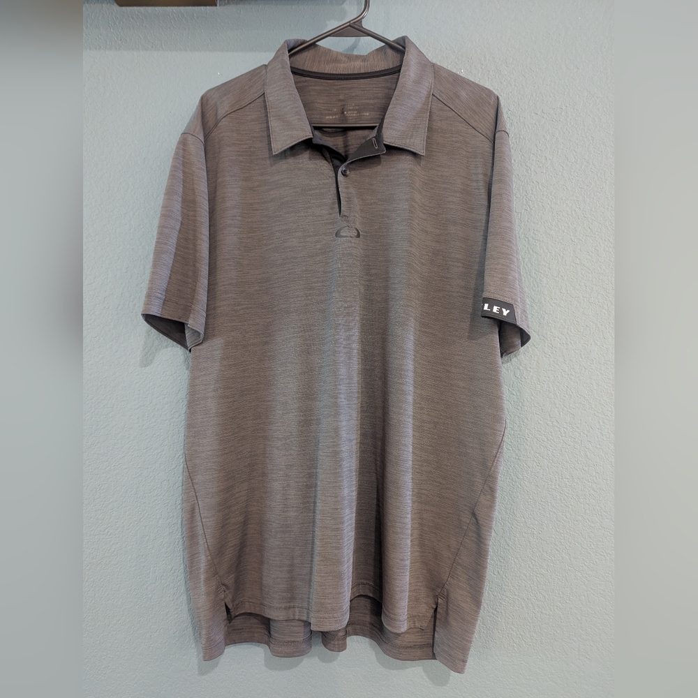Oakley Men's Polo Shirt in Gray